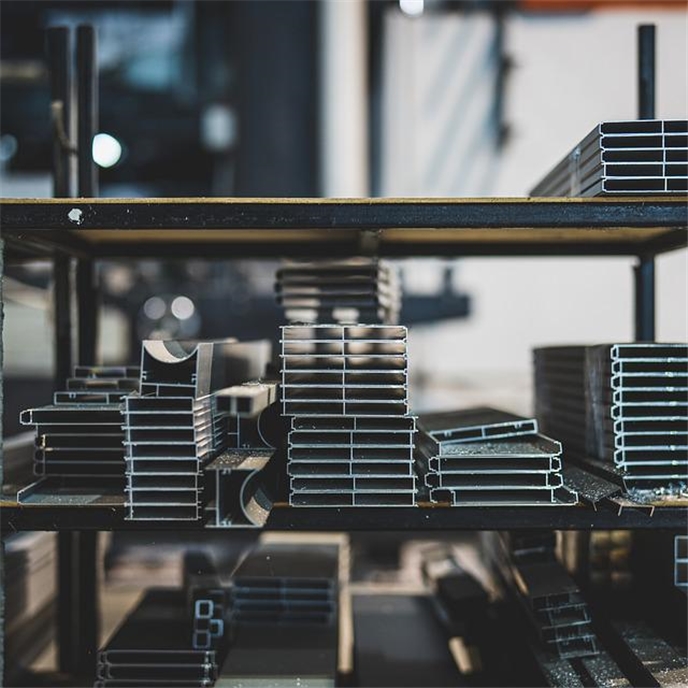 低价值工业废料 